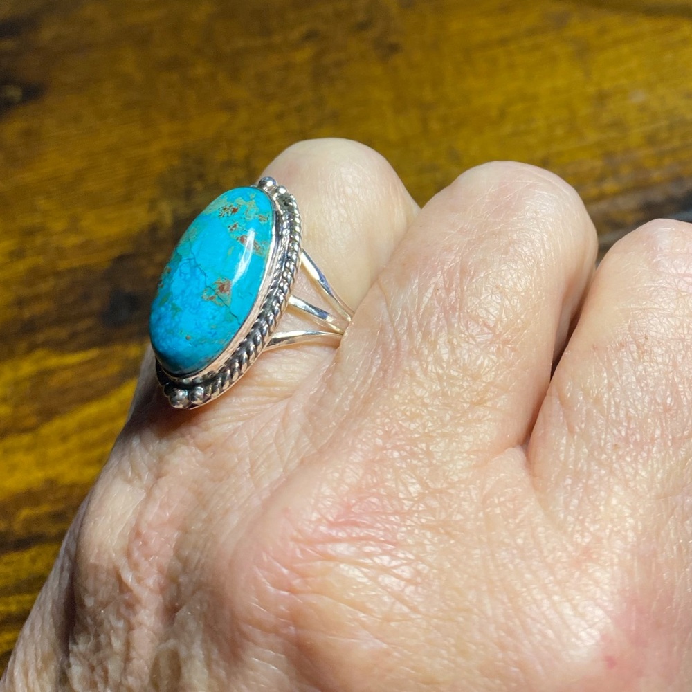 Navajo Turquoise Oval Stone set in 925 Sterling Silver Ring (Size 8) - Picture 3 of 7